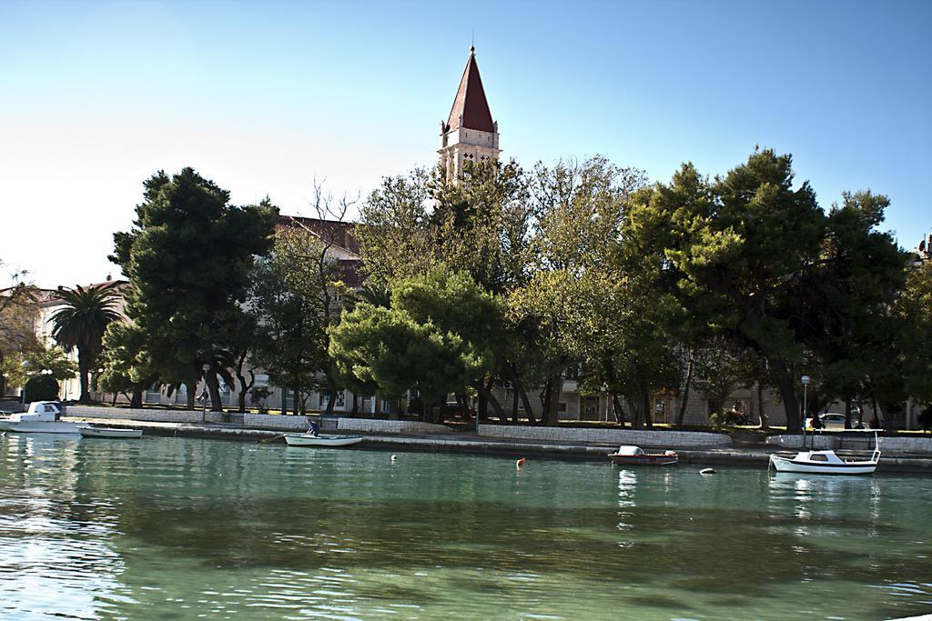 Rooms Livia Trogir Exterior photo