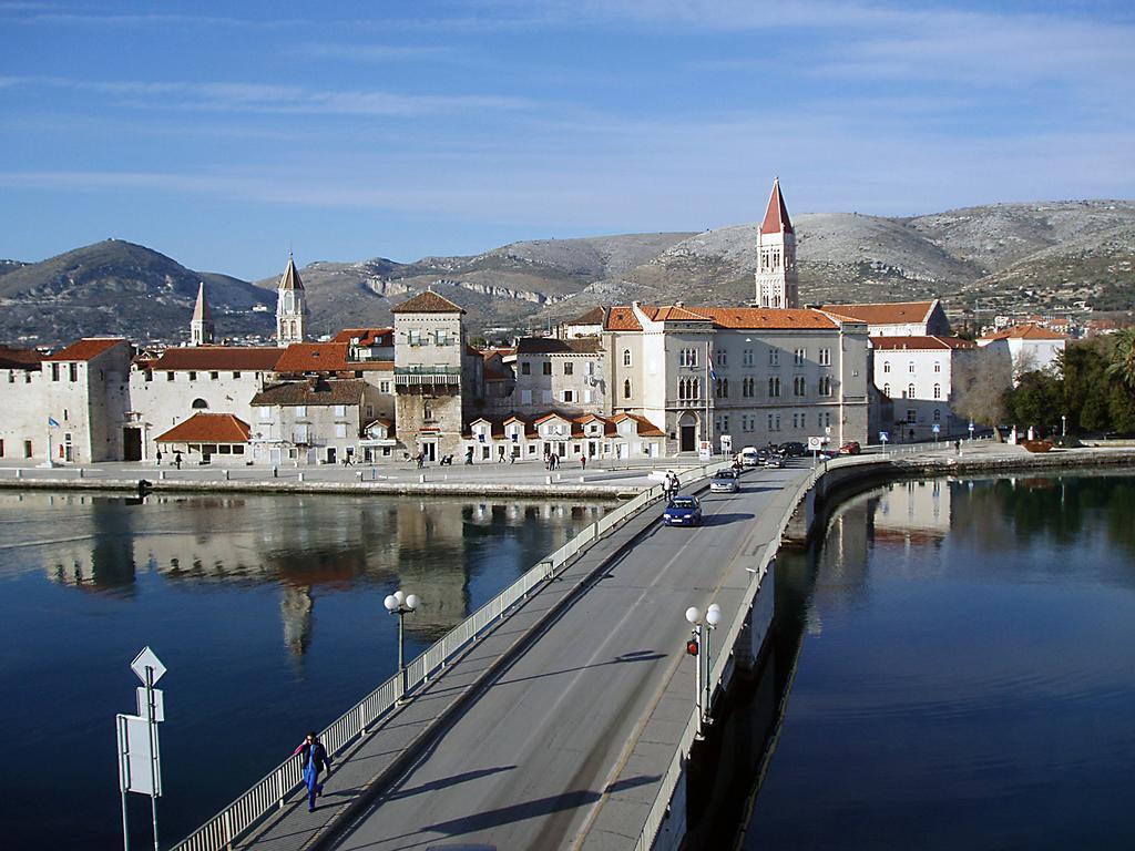 Rooms Livia Trogir Exterior photo