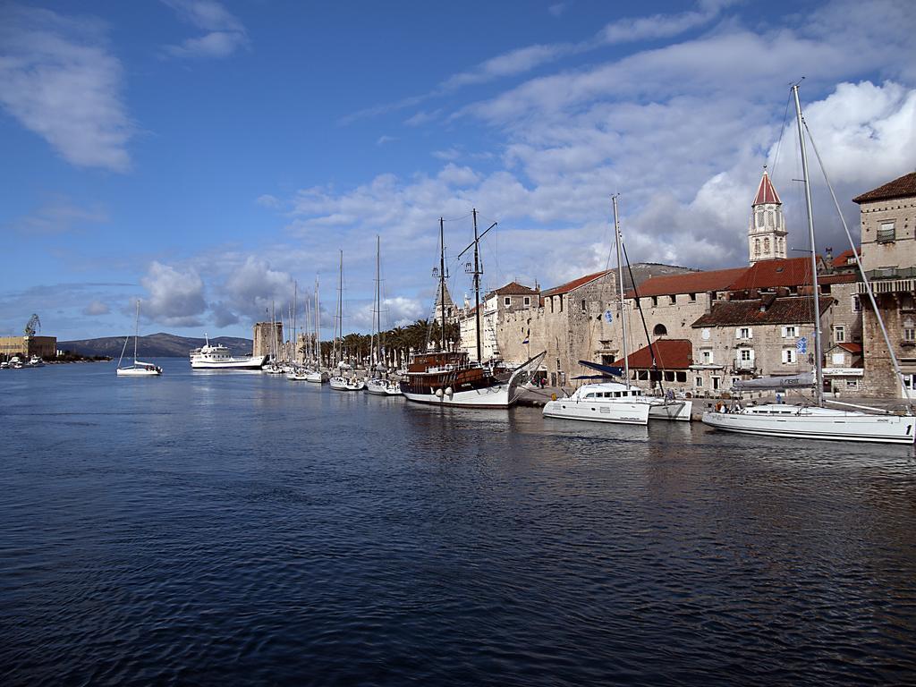 Rooms Livia Trogir Exterior photo