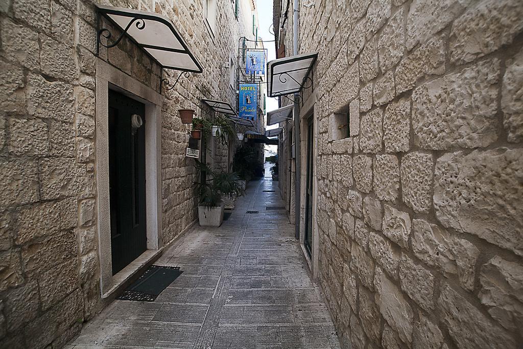 Rooms Livia Trogir Exterior photo